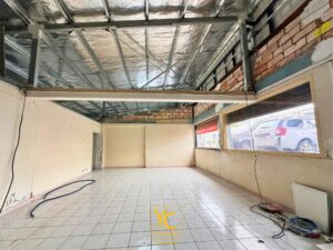 Local commercial 322 m²